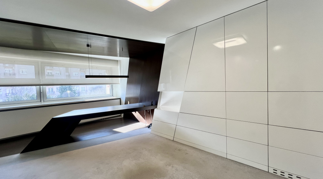 Administrative premises in the center with its own entrance and parking