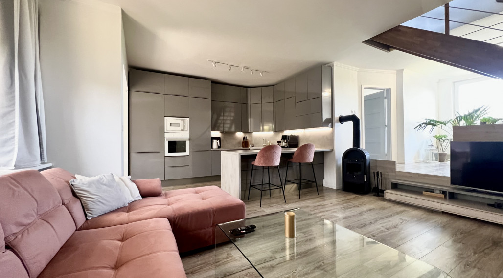 Dvojpodlažný 6- izbový rodinný dom so záhradou na predaj v Rajke