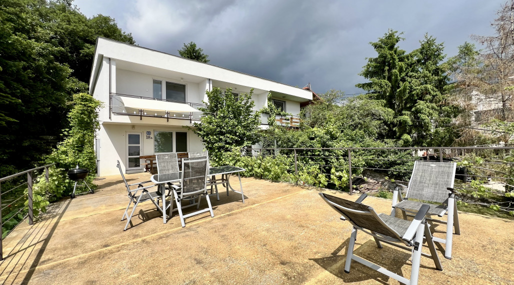 Dvojpodlažný 5- izbový rodinný dom s terasou na prenájom v Karlovej Vsi