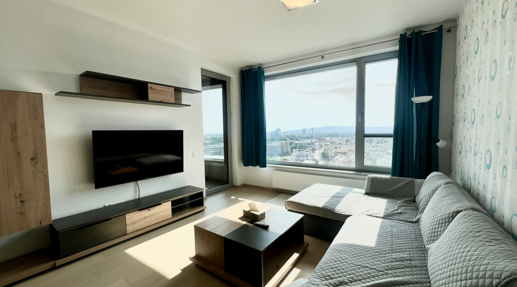 Priestranný nový 2i byt v jedinečnej novostavbe s lodžiou a parkovaním na prenájom v Starom meste