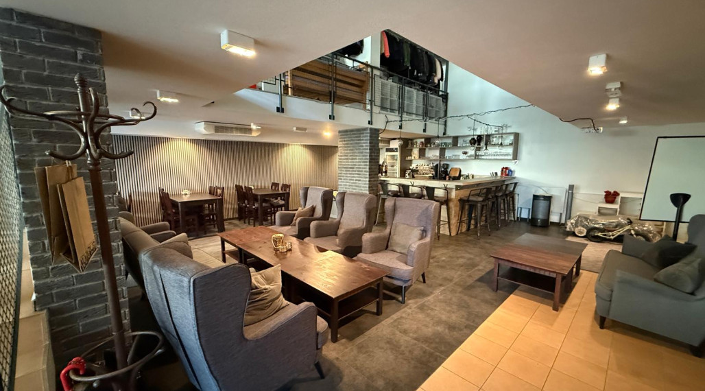 Spacious commercial space 270m2 for rent Karlova Ves