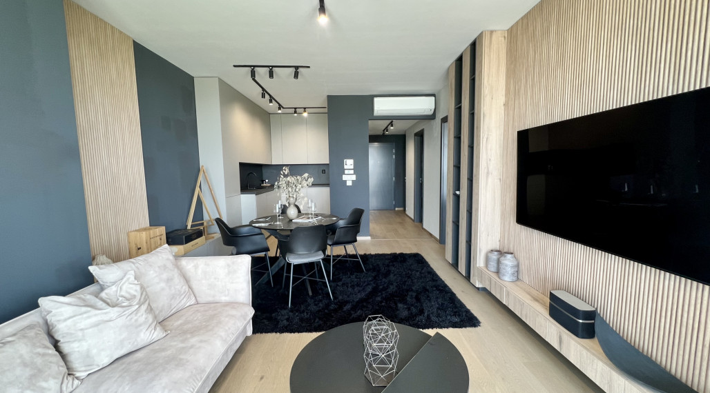 Superior 1-bedroom apartment with loggia in Eurovea tower for rent in the Old Town