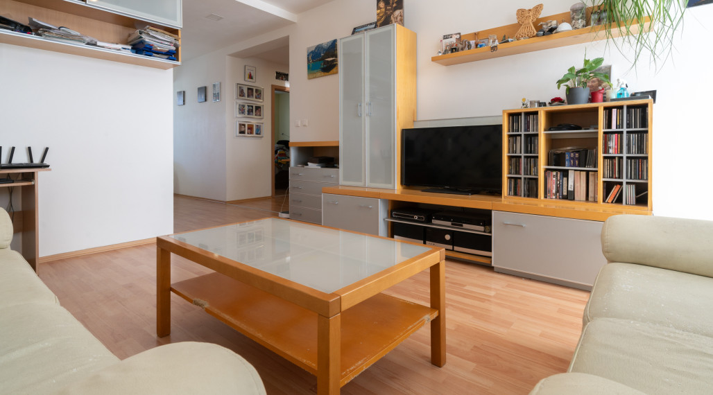 Priestranný 3- izbový byt s balkónom na predaj vo Vrakuni