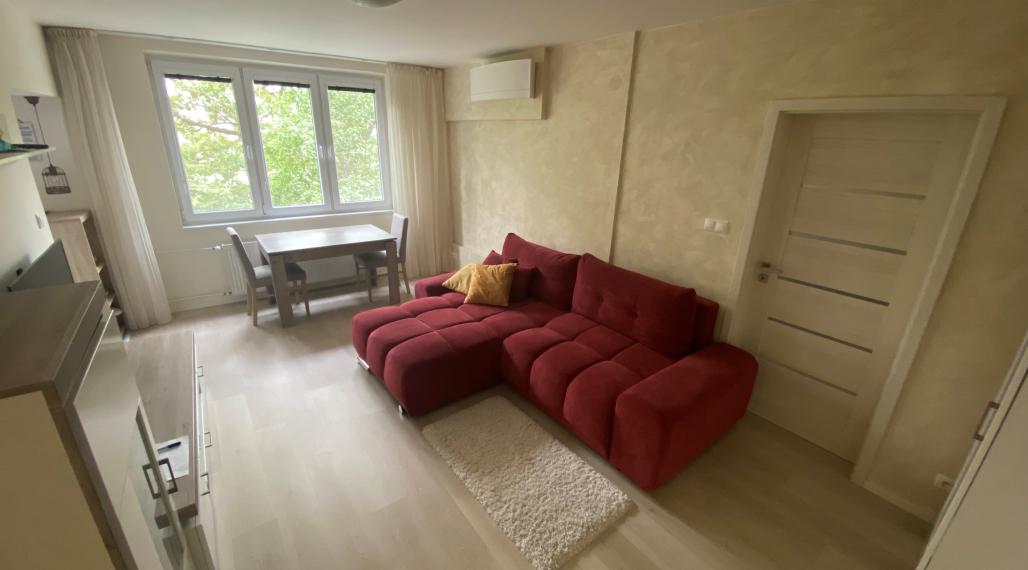 Príjemný 2,5- izbový byt s balkónom na prenájom v Ružinove