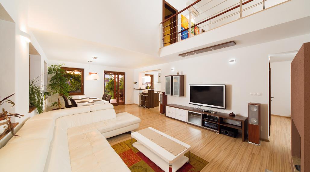 6- izbový rodinný dom 260 m2, s bazénom a záhradou v Stupave