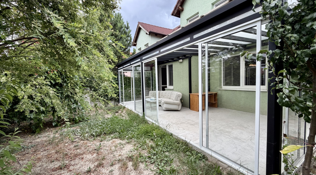 5- izbový rodinný dom so zimnou záhradou a parkovaním na predaj v Dunajskej Lužnej