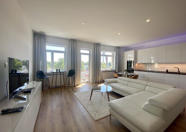 Luxusný 3i byt s balkónom a pivnicou na prenájom v Starom meste