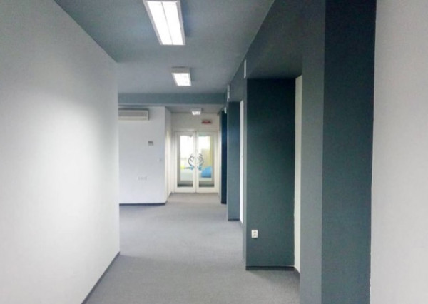 Reprezentatívny klimatizovaný kancelársky priestor s parkovaním na prenájom v Ružinove