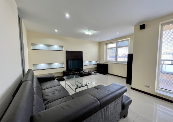 Air-conditioned 3- bedroom duplex with a balcony and a large terrace for sale in the Old Town