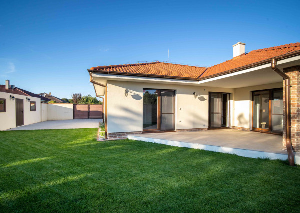 Novostavba 4i rodinný dom so záhradou na prenájom v Slovenskom Grobe