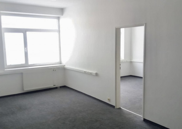 Lukratívne kancelárske priestory s parkovaním na prenájom v Ružinove