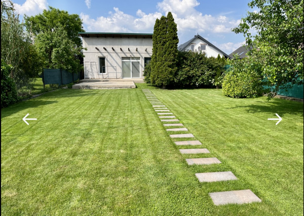 Veľkometrážny rodinný dom s rozľahlým pozemkom na predaj v Šamoríne