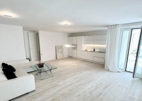 Svetlý 4- izbový byt s lodžiou a parkovaním na prenájom v Starom meste