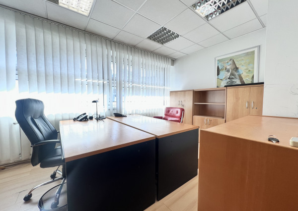 Administrative premises in the center with private entrance, terrace and parking