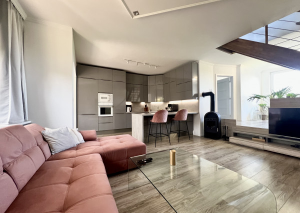 Dvojpodlažný 6- izbový rodinný dom so záhradou na predaj v Rajke