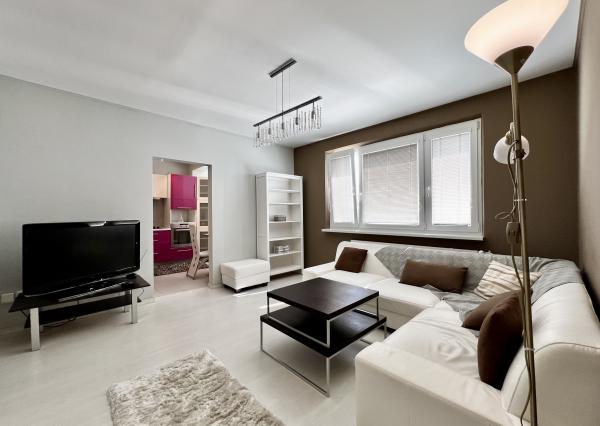 Príjemný 2- izbový byt s pivnicou na prenájom v Karlovej Vsi