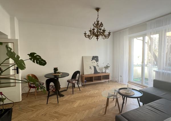 Krásny 3- izbový byt s balkónom na prenájom v Starom meste