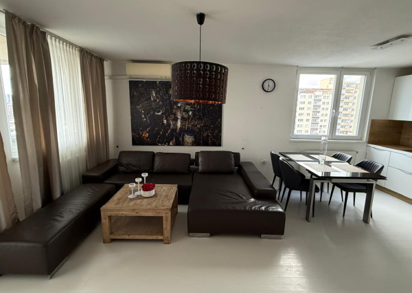 Air-conditioned 4-room apartment in a new building with parking for rent in Karlová Ves