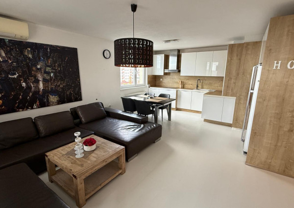 Klimatizovaný 4-izbový byt v novostavbe s parkovaním na prenájom v Karlovej Vsi