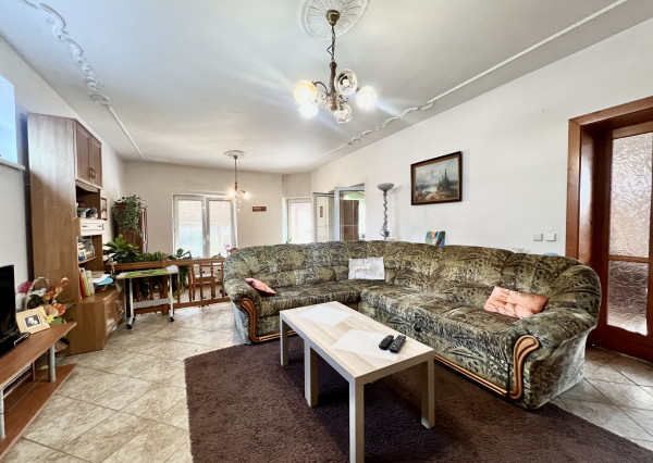 Dvojpodlažný 5- izbový rodinný dom so záhradou na predaj v Dobrohošti