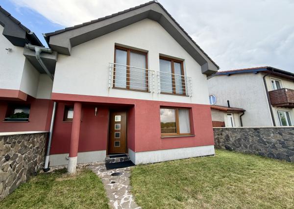 2- podlažný 5-izbový rodinný dom so záhradou na predaj v Rovinke