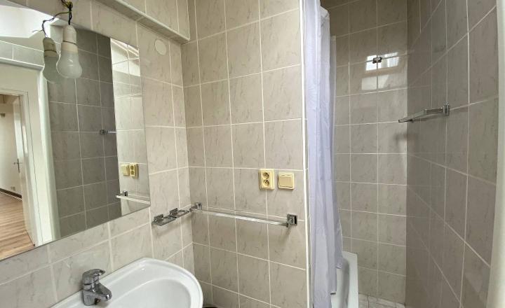 Podkrovné klimatizované kancelárie s parkovaním na prenájom v Ružinove - fotografia 2