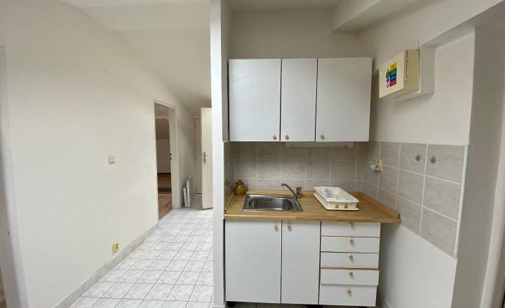 Podkrovné klimatizované kancelárie s parkovaním na prenájom v Ružinove - fotografia 3