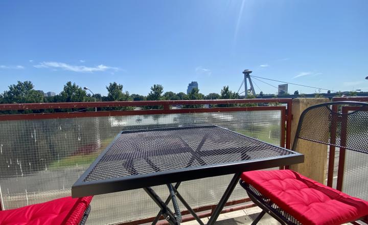 Luxusný 3i byt s balkónom a pivnicou na prenájom v Starom meste - fotografia 13