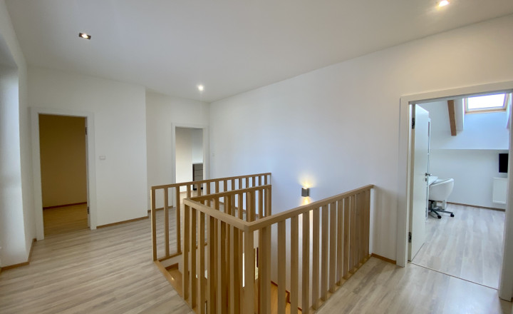 Superior 4- bedroom duplex in a new building with terrace and garage for rent in Petržalka - fotografia 13