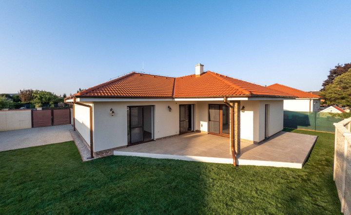 Newly built 3- bedroom family house with garden for rent in Slovenský Grob - fotografia 1