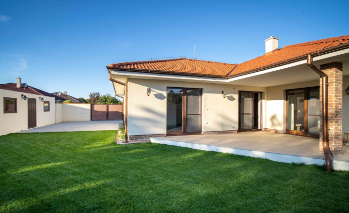 Newly built 3- bedroom family house with garden for rent in Slovenský Grob