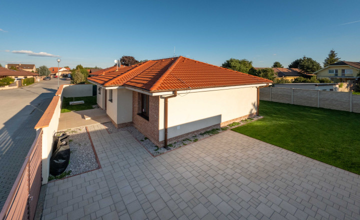 Newly built 3- bedroom family house with garden for rent in Slovenský Grob - fotografia 2