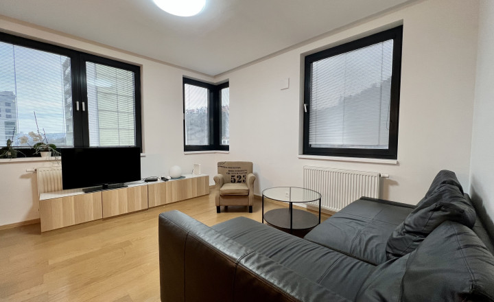 Beautiful 1- bedroom apartment in a new building with loggia and parking for rent in the Old Town