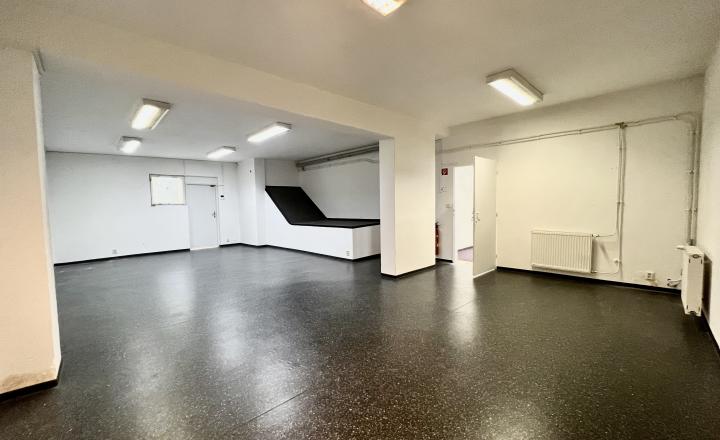 Air-conditioned office space with storage and parking for rent in Ružinov - fotografia 5