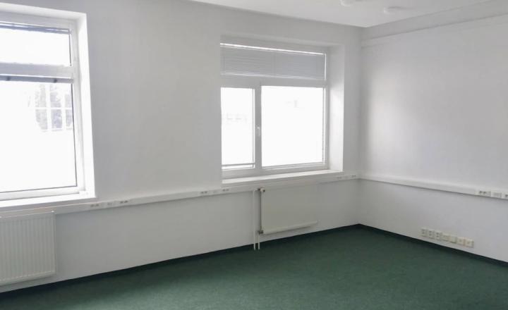 Lucrative office premises with parking for rent in Ružinov - fotografia 1