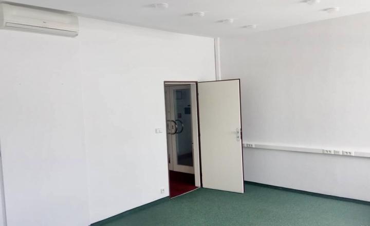 Lucrative office premises with parking for rent in Ružinov - fotografia 4