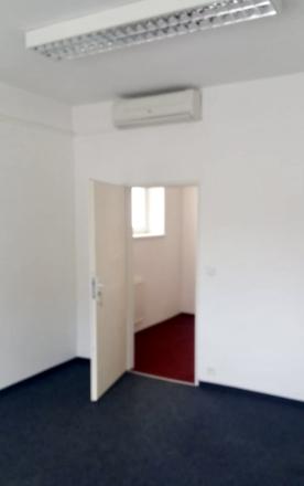 Lucrative office premises with parking for rent in Ružinov - fotografia 2