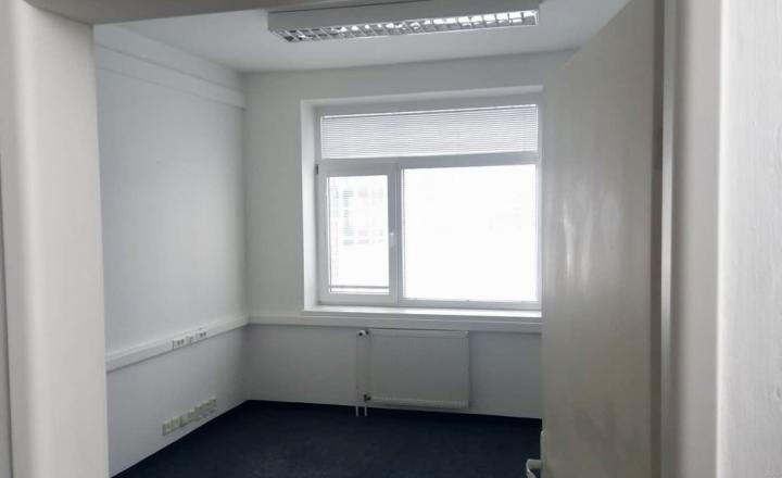 Lucrative office premises with parking for rent in Ružinov - fotografia 5