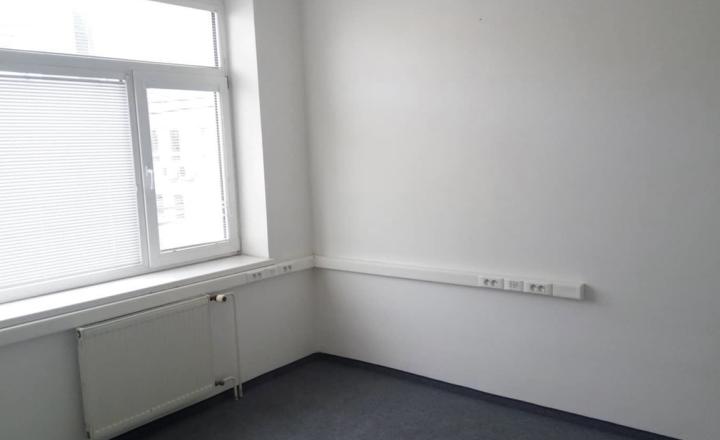 Lucrative office premises with parking for rent in Ružinov - fotografia 7