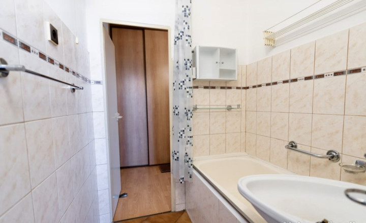 Pleasant 2- bedroom apartment with loggia for rent in Rača - fotografia 12