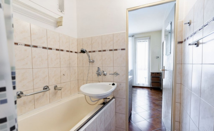Pleasant 2- bedroom apartment with loggia for rent in Rača - fotografia 11