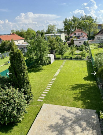 A large family house with a large plot of land for sale in Šamorín - fotografia 1