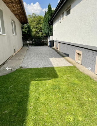 A large family house with a large plot of land for sale in Šamorín - fotografia 7