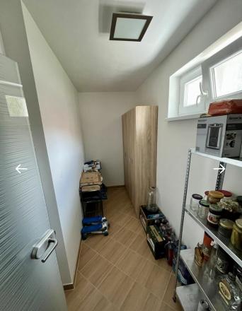 A large family house with a large plot of land for sale in Šamorín - fotografia 15