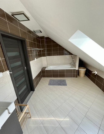 A large family house with a large plot of land for sale in Šamorín - fotografia 32
