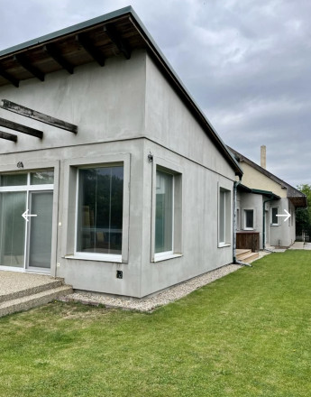 A large family house with a large plot of land for sale in Šamorín - fotografia 37