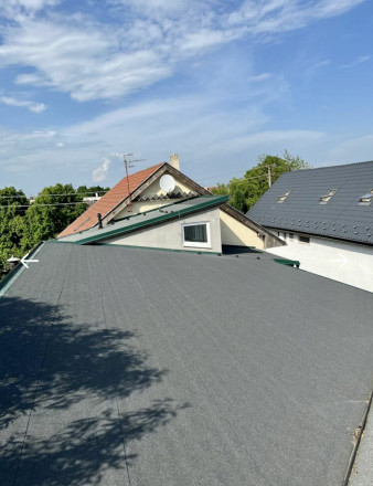 A large family house with a large plot of land for sale in Šamorín - fotografia 36