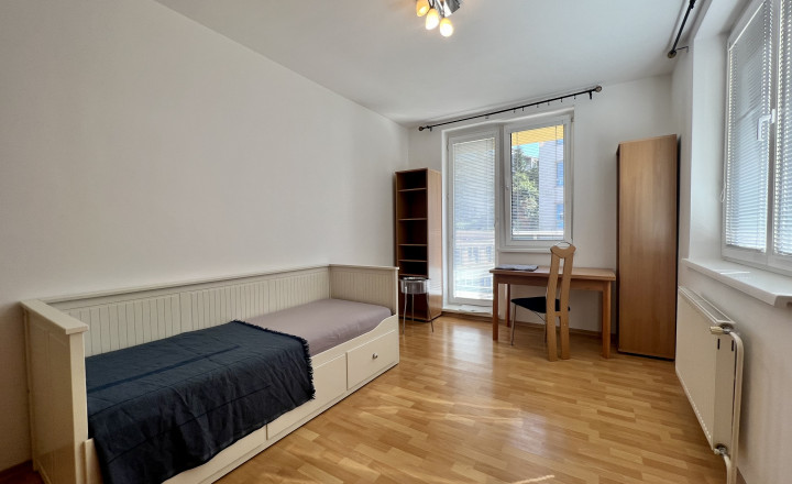 Priestranný 3- izbový byt s balkónom a parkovaním na prenájom v Starom meste - fotografia 8