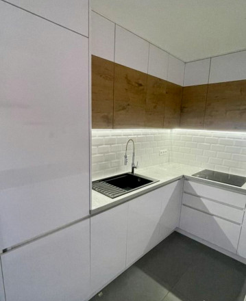 Moderný klimatizovaný 2- izbový byt s balkónom na prenájom v Starom meste - fotografia 7
