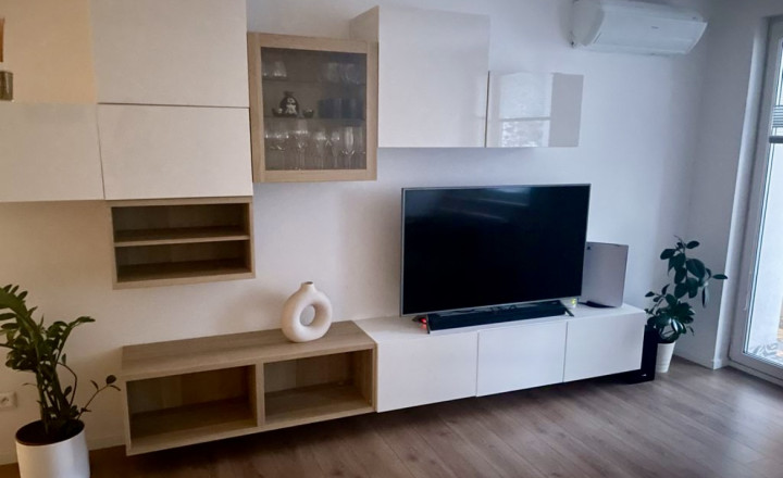 Moderný klimatizovaný 2- izbový byt s balkónom na prenájom v Starom meste - fotografia 3